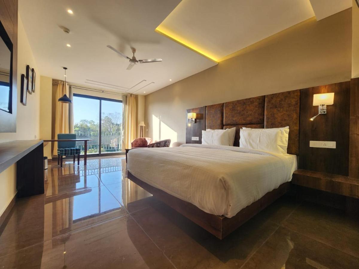 Aachman River And Valley View Resort Dharamshala - A Riverside Resort With Balcony View Exterior photo